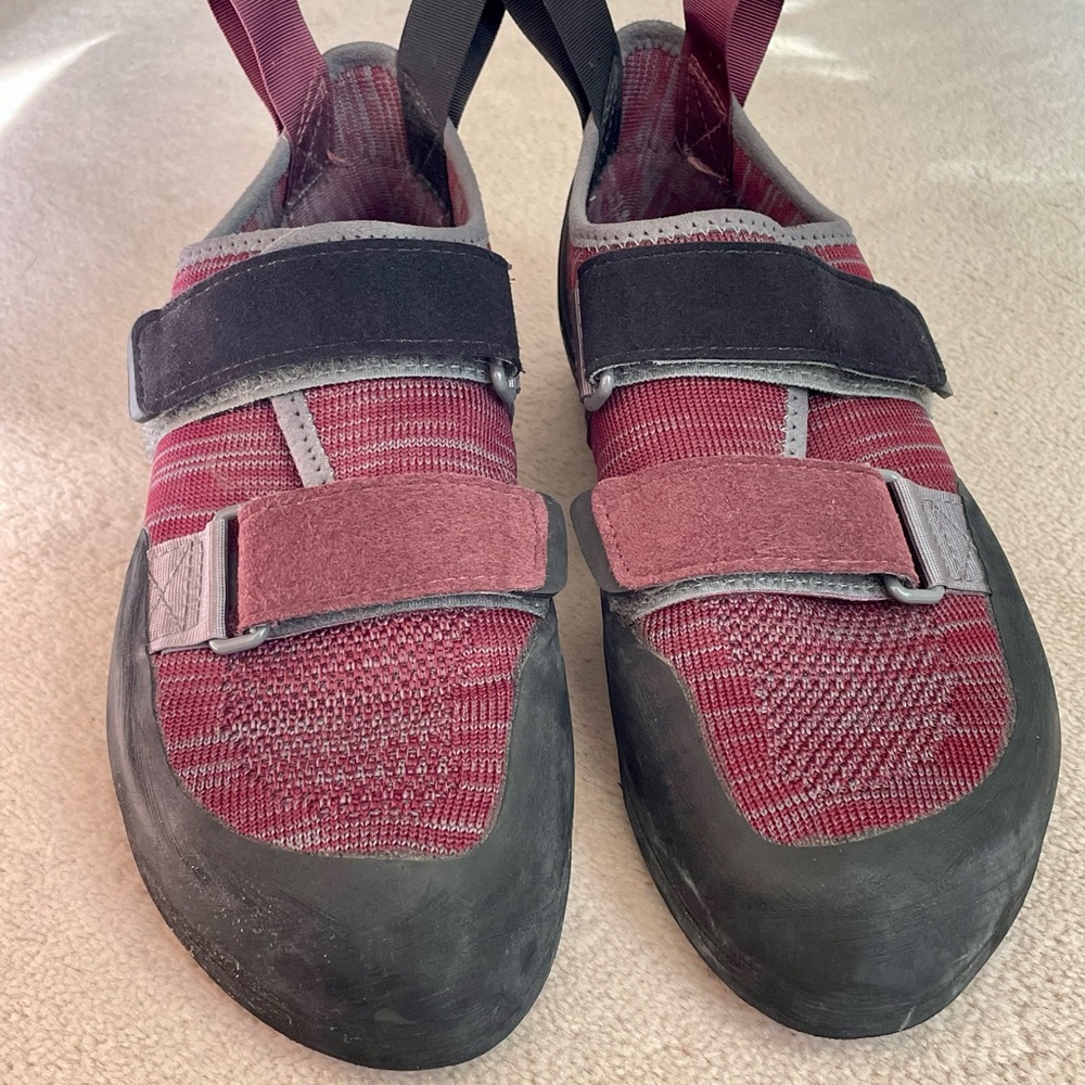 8.5W Black Diamond Momentum Climbing Shoes